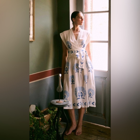 Dresses & Skirts - GREEK ARCHAIC KORI
Embroidered Midi Dress (LARGE)